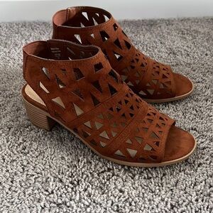 American Eagle Open Toe Laser Cut Out Boho Heels Women’s Size 7.5